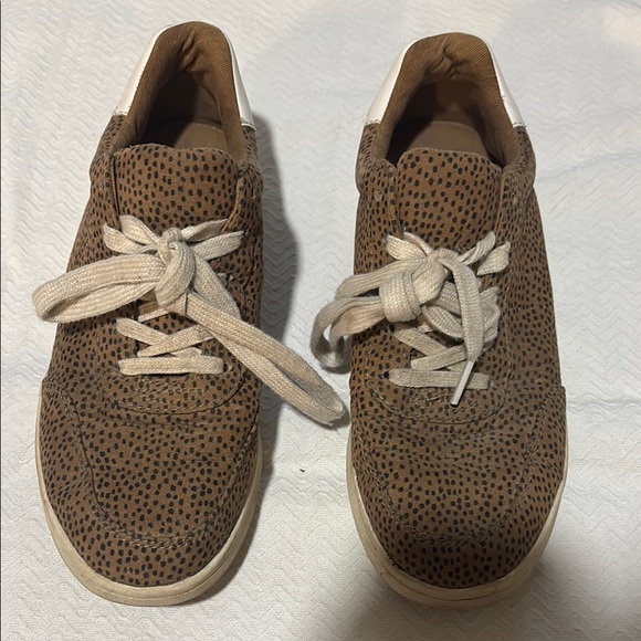 Old Navy Tan and White Casual Sneakers - Picture 1 of 4
